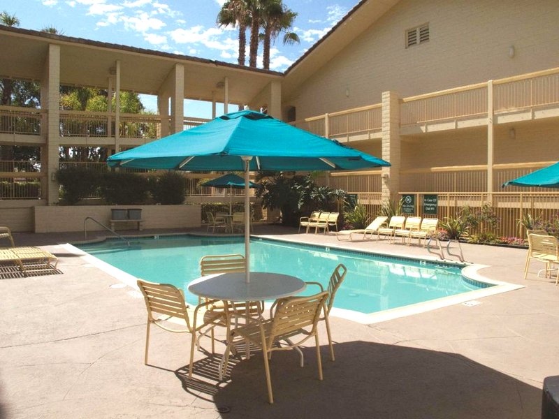 デイズ イン バイ ウィンダム サンディエゴ ビスタ (Days Inn by Wyndham San Diego Vista)の写真