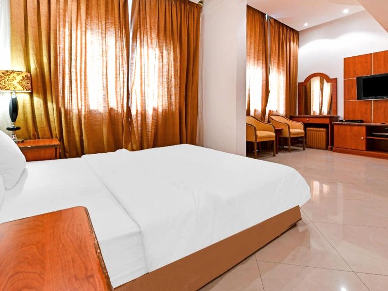 OYO 118 レヴィラ ホテル (OYO 118 Revira Hotel)の写真