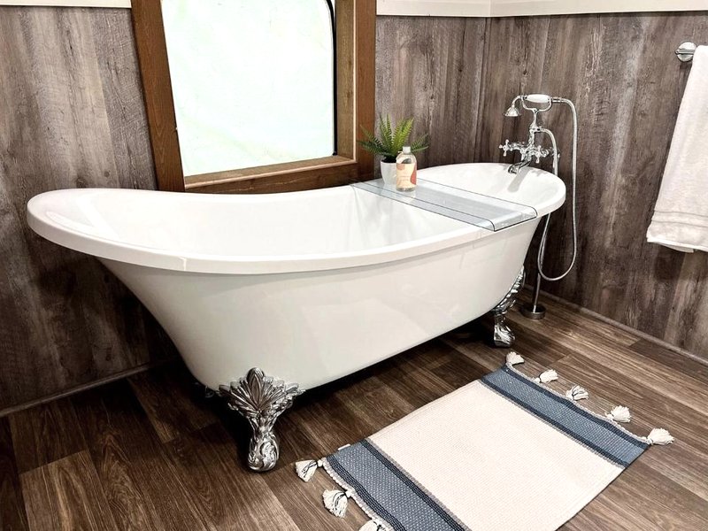 Reconnect with Nature at this Equipped Tented Cabin in Tekamah, Nebraskaの写真