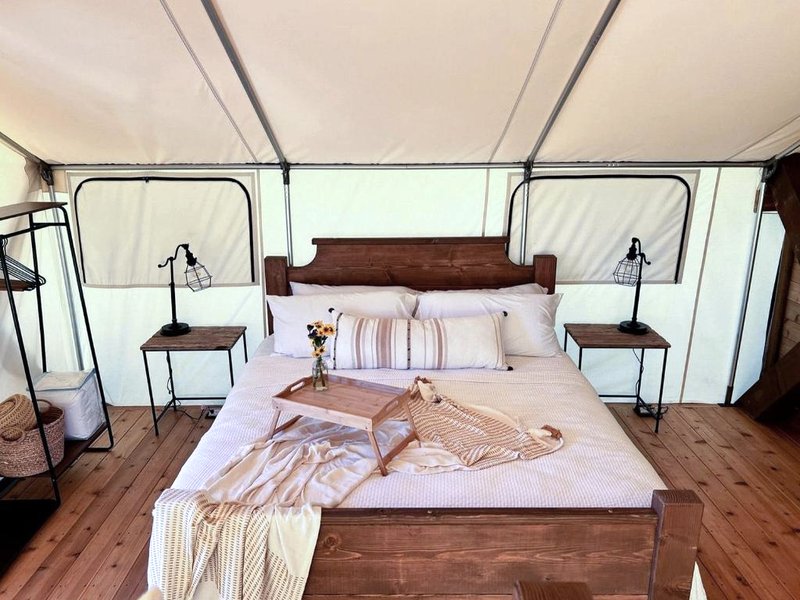 Spacious Tented Cabin Perfect for a Family of Four in Tekamah, Nebraskaの写真
