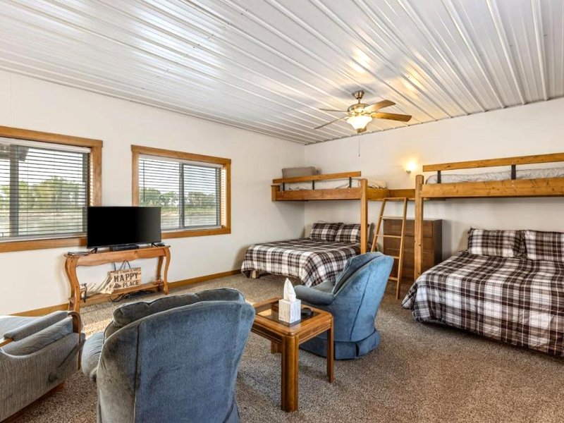 Peaceful Riverfront Cabin Sleeps 4 Decatur Nebraskaの写真