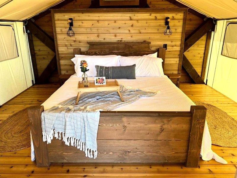 Enchanting Tented Cabin with Amazing Interior and Exterior in Tekamah, Nebraskaの写真