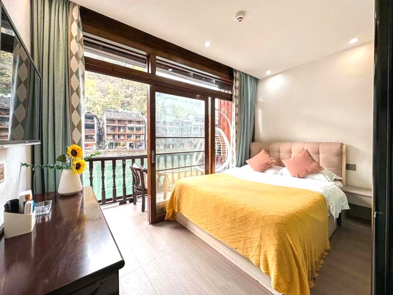 Fenghuang Ancient Town Lazy Cat Riverside Innの写真