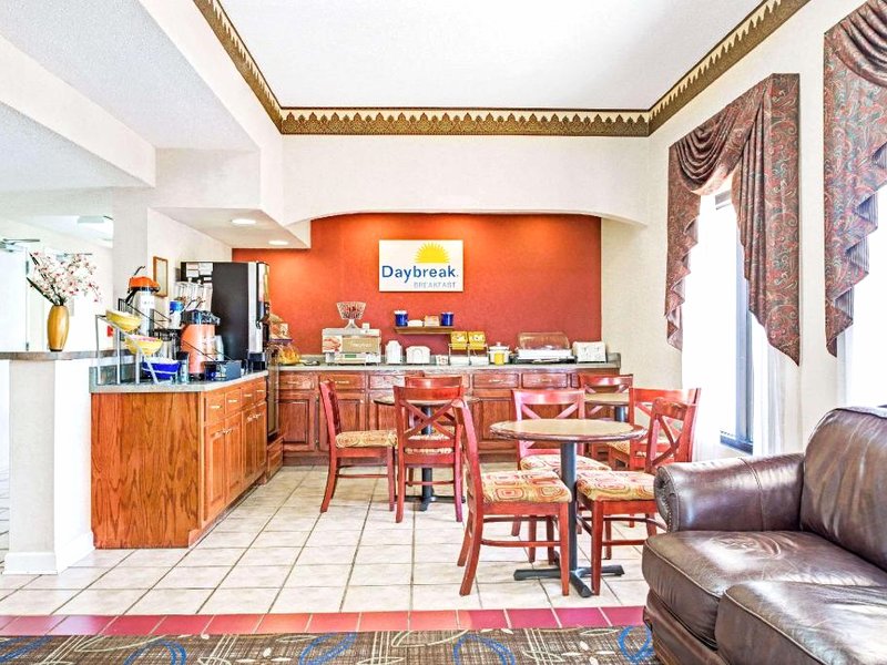 デイズ イン バイ ウィンダム コヴィントン (Days Inn by Wyndham Covington)の写真