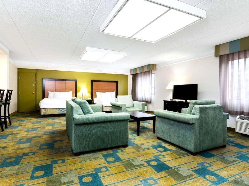 ラ キンタ イン&スイーツ バイ ウィンダム セント ピート クリアウォーター エアポート (La Quinta Inn & Suites by Wyndham St. Pete-Clearwater Airpt)の写真