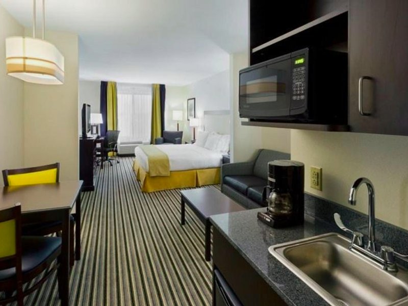 Holiday Inn Express and Suites Batavia By IHGの写真