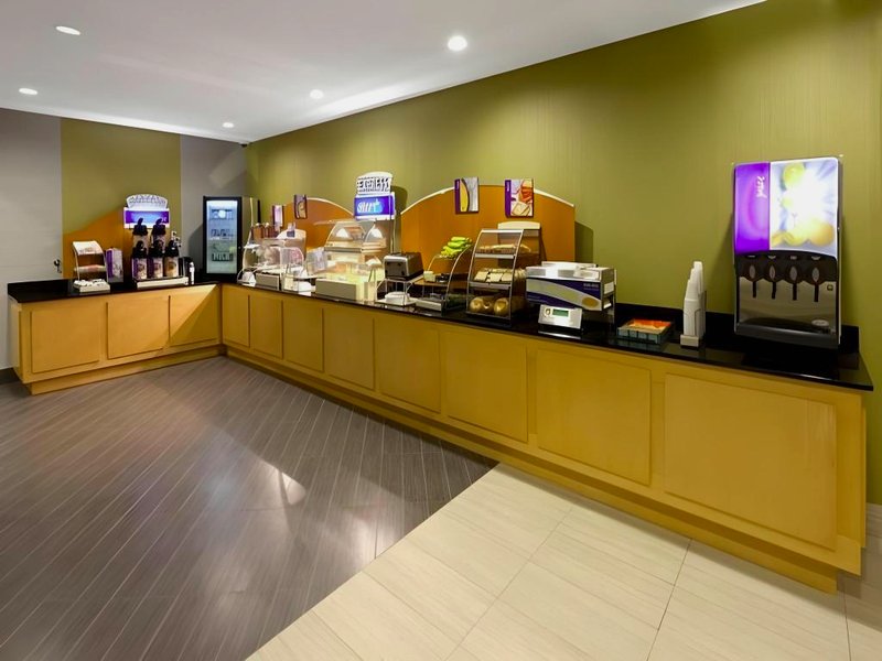 Holiday Inn Express and Suites Batavia By IHGの写真