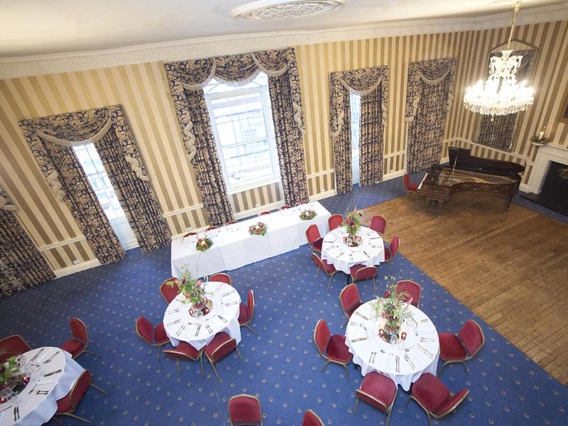 Norfolk Arms Hotelの写真