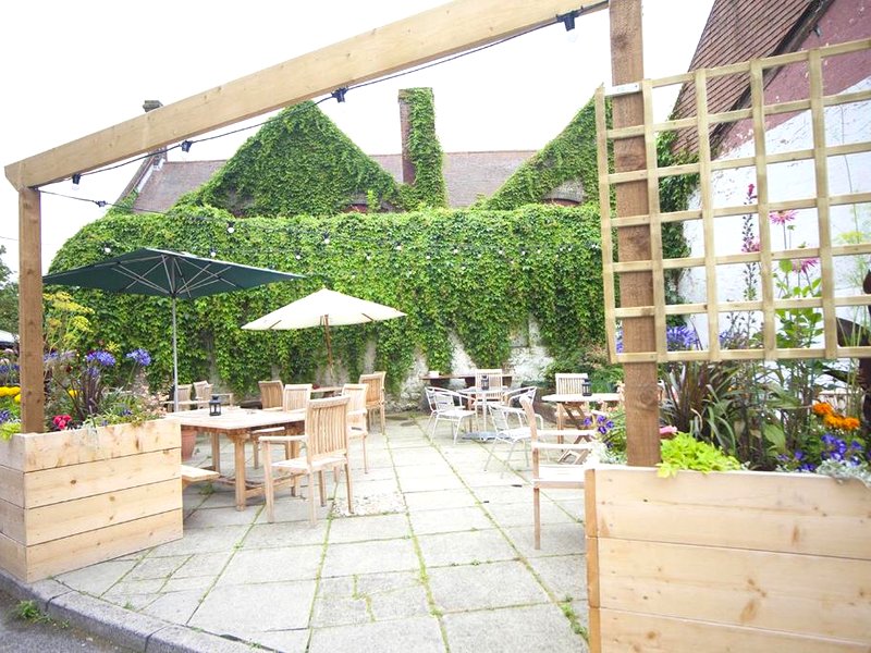 Norfolk Arms Hotelの写真
