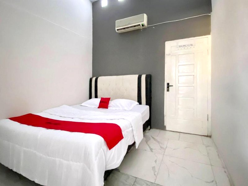 RedDoorz Syariah near RSU Sylvani Binjaiの写真
