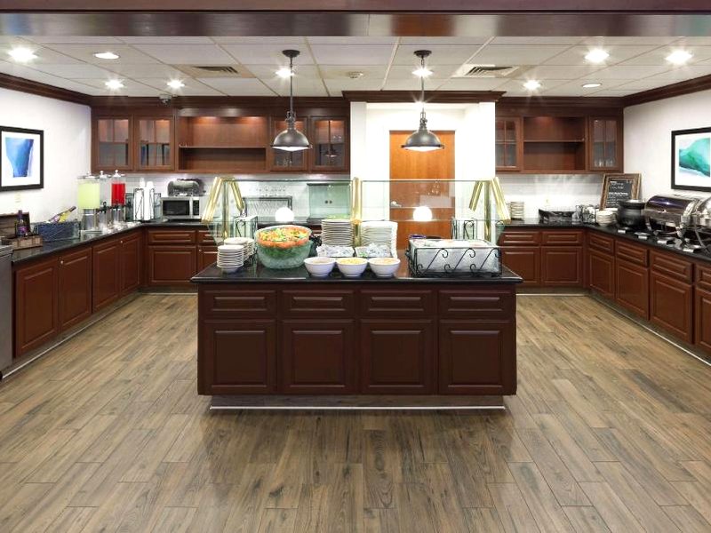 ホームウッド スイーツ バイ ヒルトン アゴーラ ヒルズ (Homewood Suites by Hilton Agoura Hills)の写真