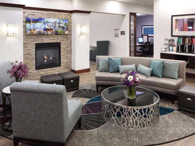 ホームウッド スイーツ バイ ヒルトン アゴーラ ヒルズ (Homewood Suites by Hilton Agoura Hills)の写真