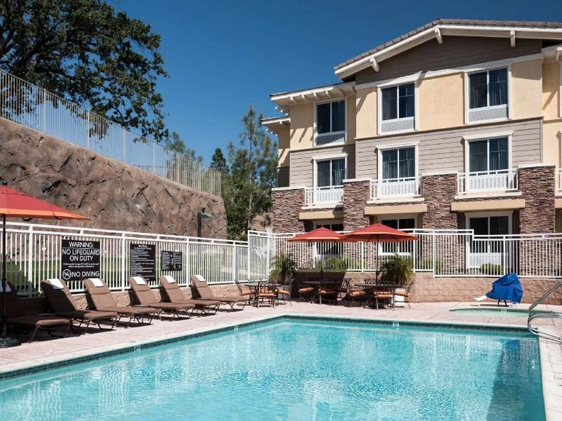 ホームウッド スイーツ バイ ヒルトン アゴーラ ヒルズ (Homewood Suites by Hilton Agoura Hills)の写真