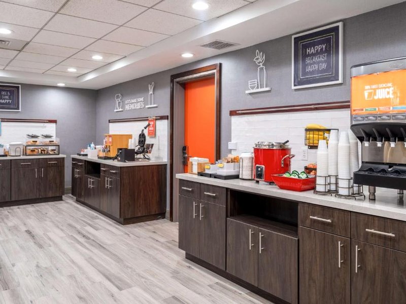 ハンプトン イン & スイーツ アゴウラ ヒルズ (Hampton Inn & Suites Agoura Hills)の写真