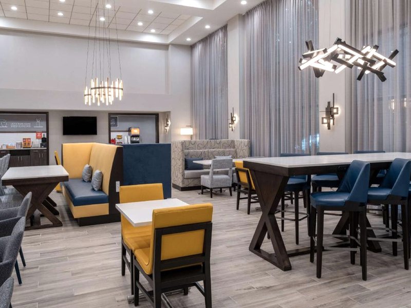 ハンプトン イン & スイーツ アゴウラ ヒルズ (Hampton Inn & Suites Agoura Hills)の写真