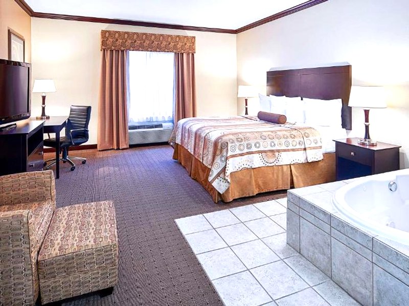 ベストウエスタン プラス ロイヤル マウンテン イン ＆ スイーツ (Best Western Plus Royal Mountain Inn & Suites)の写真