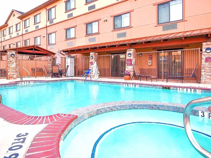 ベストウエスタン プラス ロイヤル マウンテン イン ＆ スイーツ (Best Western Plus Royal Mountain Inn & Suites)の写真