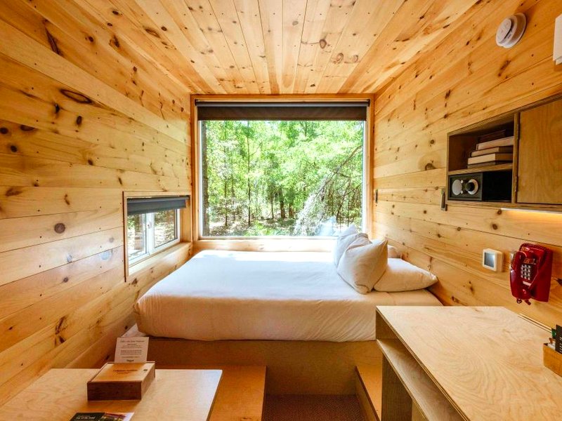 Postcard Cabins Piney Woodsの写真