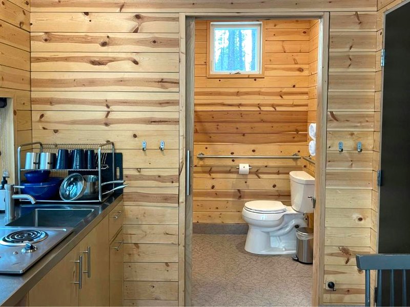 Postcard Cabins Piney Woodsの写真