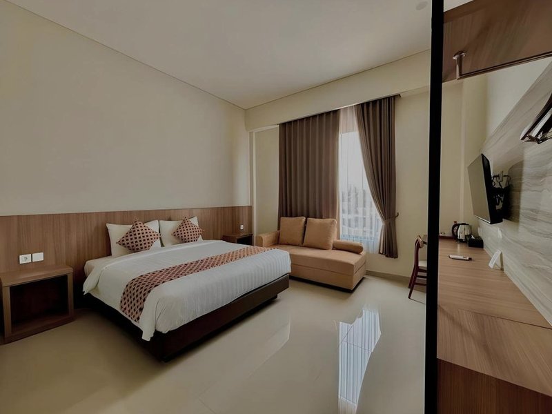 Front One Hotel Gombongの写真