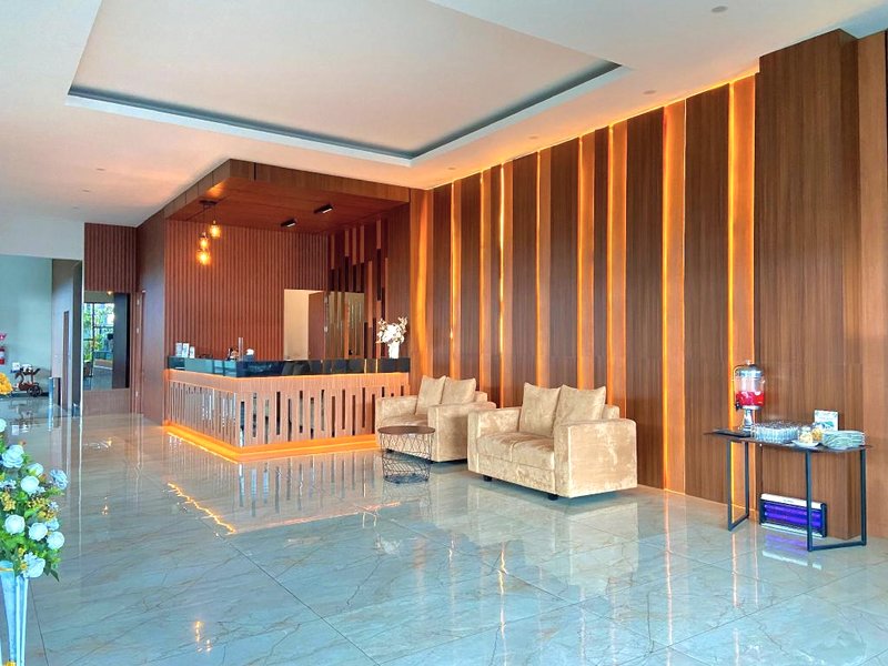 Front One Hotel Gombongの写真