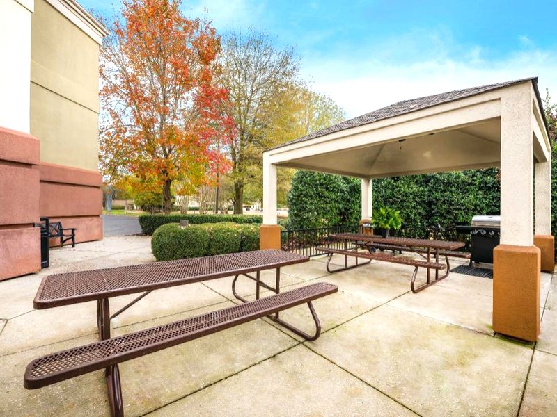 ソネスタ シンプリー スイーツ ハンツビル リサーチ パーク (Sonesta Simply Suites Huntsville Research Park)の写真