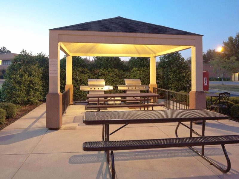 ソネスタ シンプリー スイーツ ハンツビル リサーチ パーク (Sonesta Simply Suites Huntsville Research Park)の写真