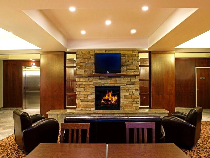 Holiday Inn Express & Suites Drayton Valley By IHGの写真