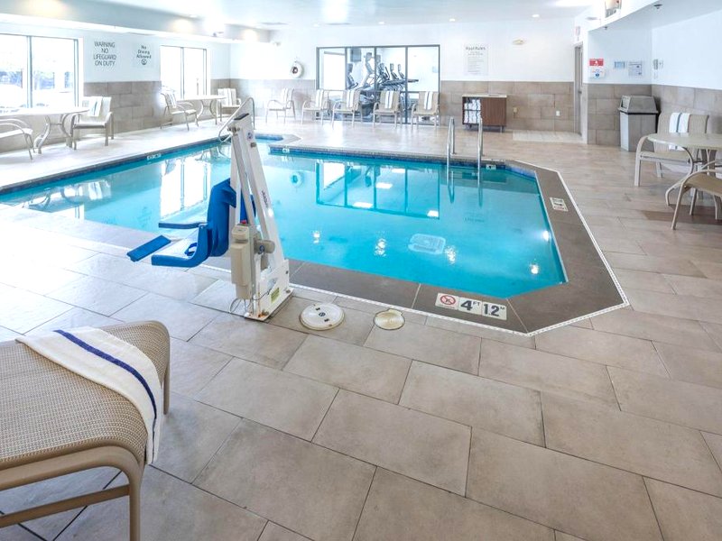 Holiday Inn Express & Suites Chicago West - St Charles By IHGの写真