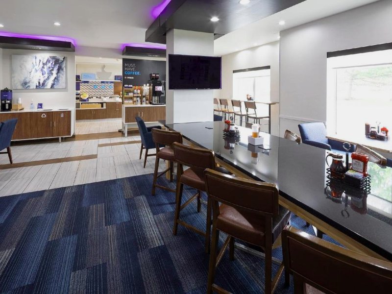 Holiday Inn Express & Suites Chicago West - St Charles By IHGの写真