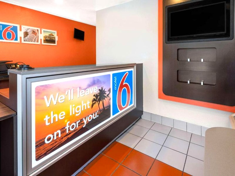 Motel 6 Santa Barbara, CA - State Streetの写真