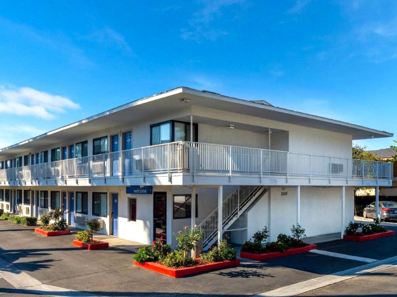 Motel 6 Santa Barbara, CA - State Streetの写真