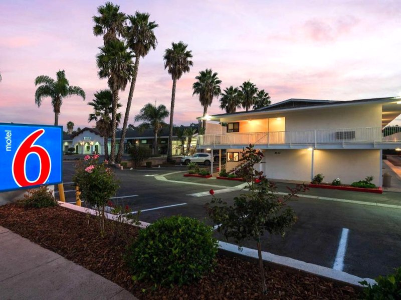 Motel 6 Santa Barbara, CA - State Streetの写真