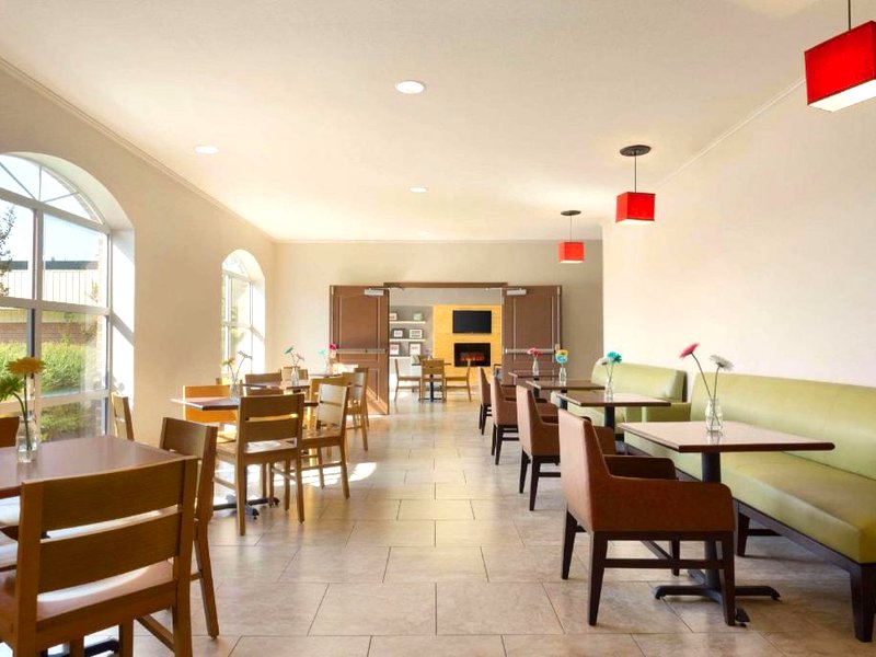 カントリー イン&スイーツ バイ ラディソン パインビル (Country Inn & Suites by Radisson, Pineville, LA)の写真