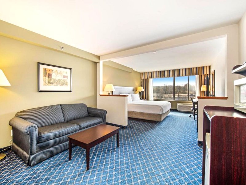Holiday Inn Express - Delafield By IHGの写真