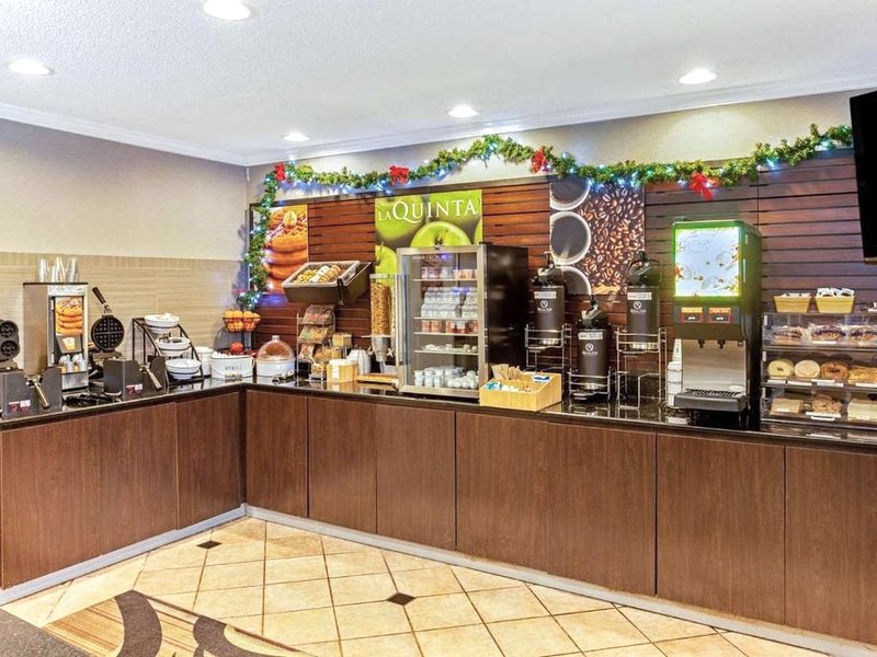 ラ キンタ イン&スイーツ バイ ウィンダム ミルウォーキー デラフィールド (La Quinta Inn & Suites by Wyndham Milwaukee Delafield)の写真