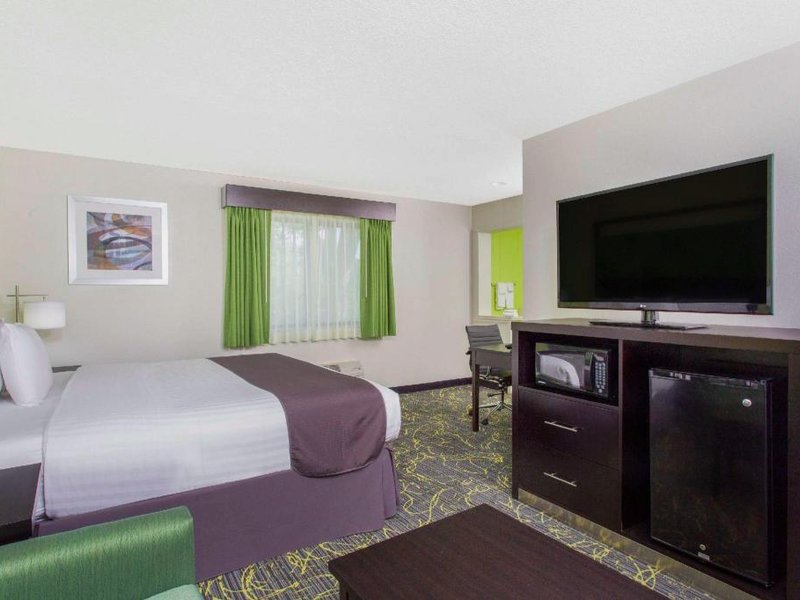 アメリクイン バイ ウィンダム デラフィールド (AmericInn by Wyndham Delafield)の写真