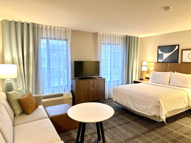 ステイブリッジ スイーツ ミルウォーキー ウエスト オコノモウォック バイ IHG (Staybridge Suites Milwaukee West-Oconomowoc By IHG)の写真