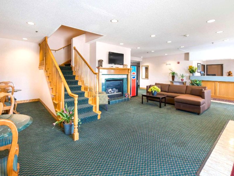 ロードウェイ イン アーバナ シャンペーン ユニバーシティ エリア (Rodeway inn Urbana Champaign University Area)の写真