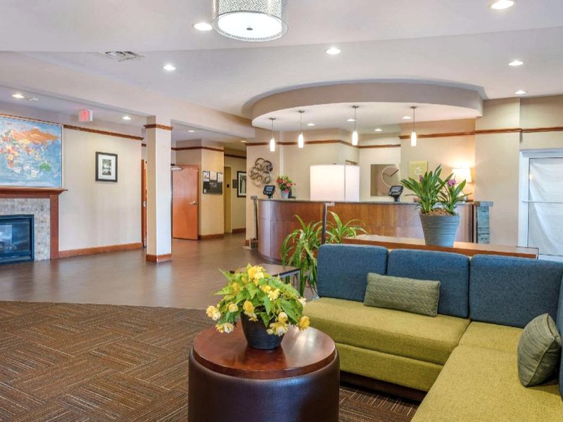 コンフォート スイーツ アーバナ チャンピオン ユニバーシティ エリア (Comfort Suites Urbana Champaign, University Area)の写真