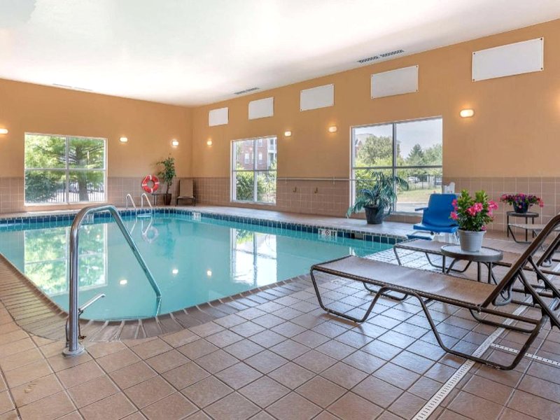 コンフォート スイーツ アーバナ チャンピオン ユニバーシティ エリア (Comfort Suites Urbana Champaign, University Area)の写真