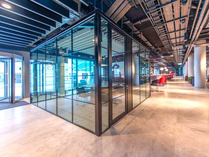 Radisson RED Galwayの写真