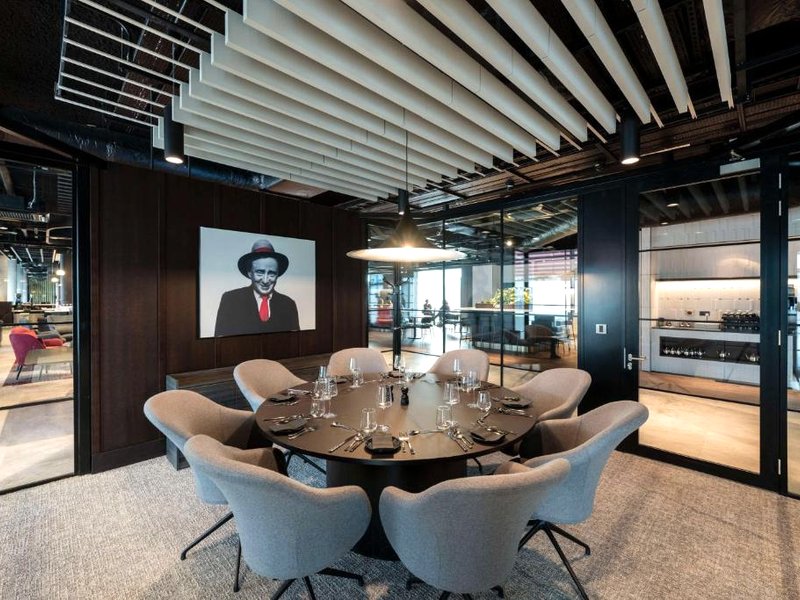 Radisson RED Galwayの写真