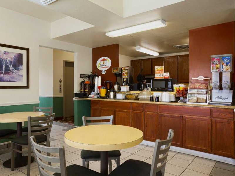 スーパー 8 バイ ウインダム サーモン (Super 8 By Wyndham Salmon)の写真