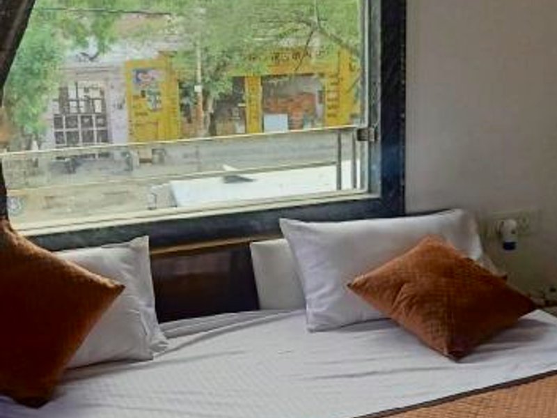 Brajdham Hotel Barsanaの写真