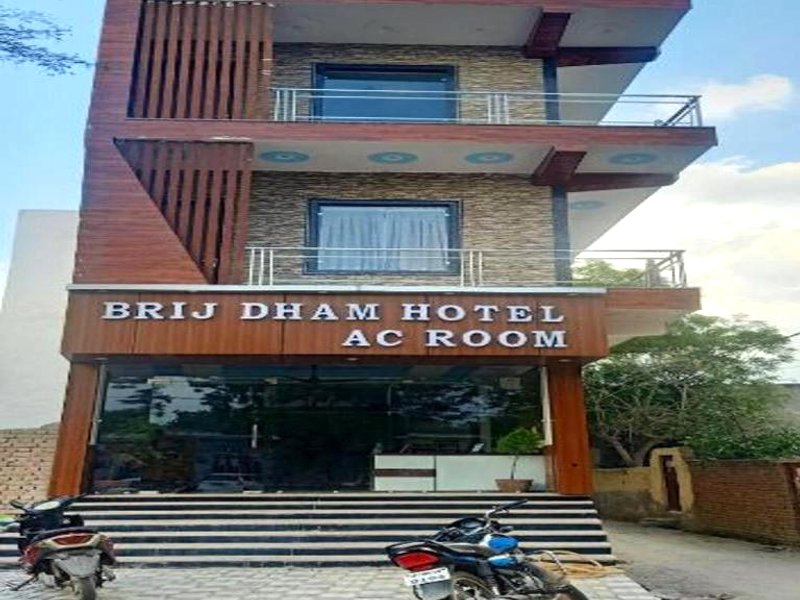 Brajdham Hotel Barsanaの写真