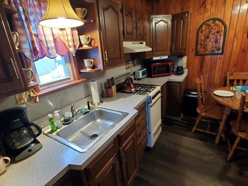 Cozy Cottage - Sunrise and Lake Views - Shared Dock - Community Beachの写真