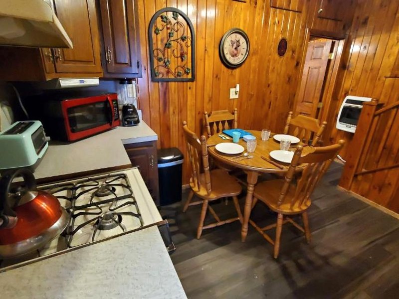 Cozy Cottage - Sunrise and Lake Views - Shared Dock - Community Beachの写真