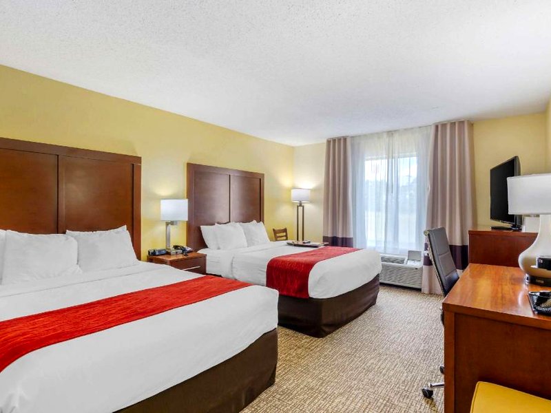 コンフォート イン アンド スイーツ ヒルズビル I-77 (Comfort Inn & Suites Hillsville I-77)の写真