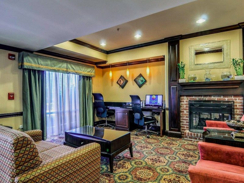 コンフォート イン アンド スイーツ ヒルズビル I-77 (Comfort Inn & Suites Hillsville I-77)の写真